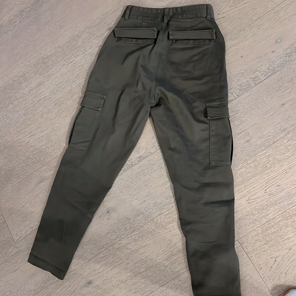 TNA aritzia khaki utility cargo pants size 6 - Picture 2 of 2